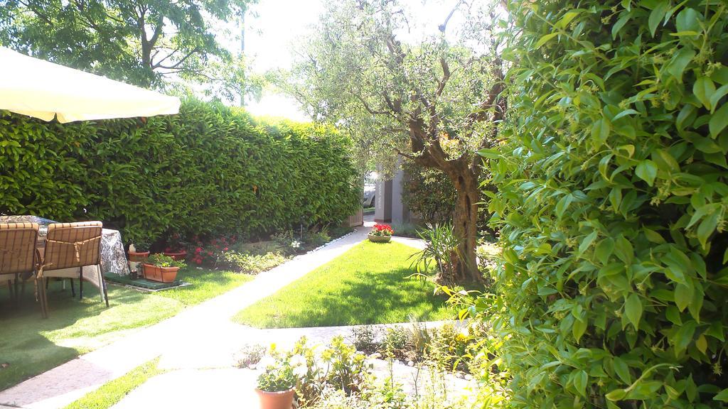 B&B Garda 4U Десенцано дел Гарда Екстериор снимка