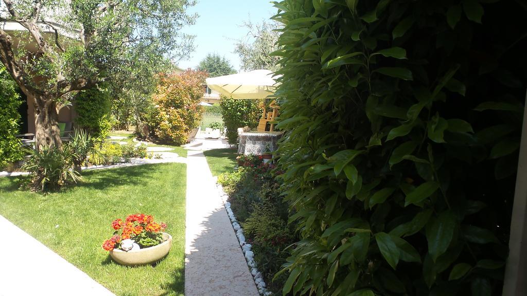B&B Garda 4U Десенцано дел Гарда Екстериор снимка
