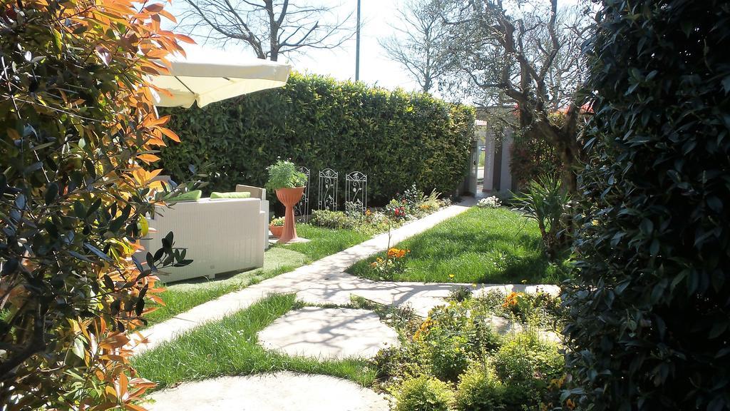 B&B Garda 4U Десенцано дел Гарда Екстериор снимка