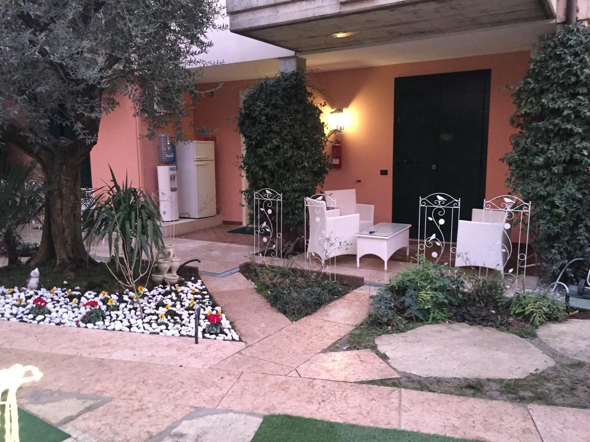 B&B Garda 4U Десенцано дел Гарда Екстериор снимка