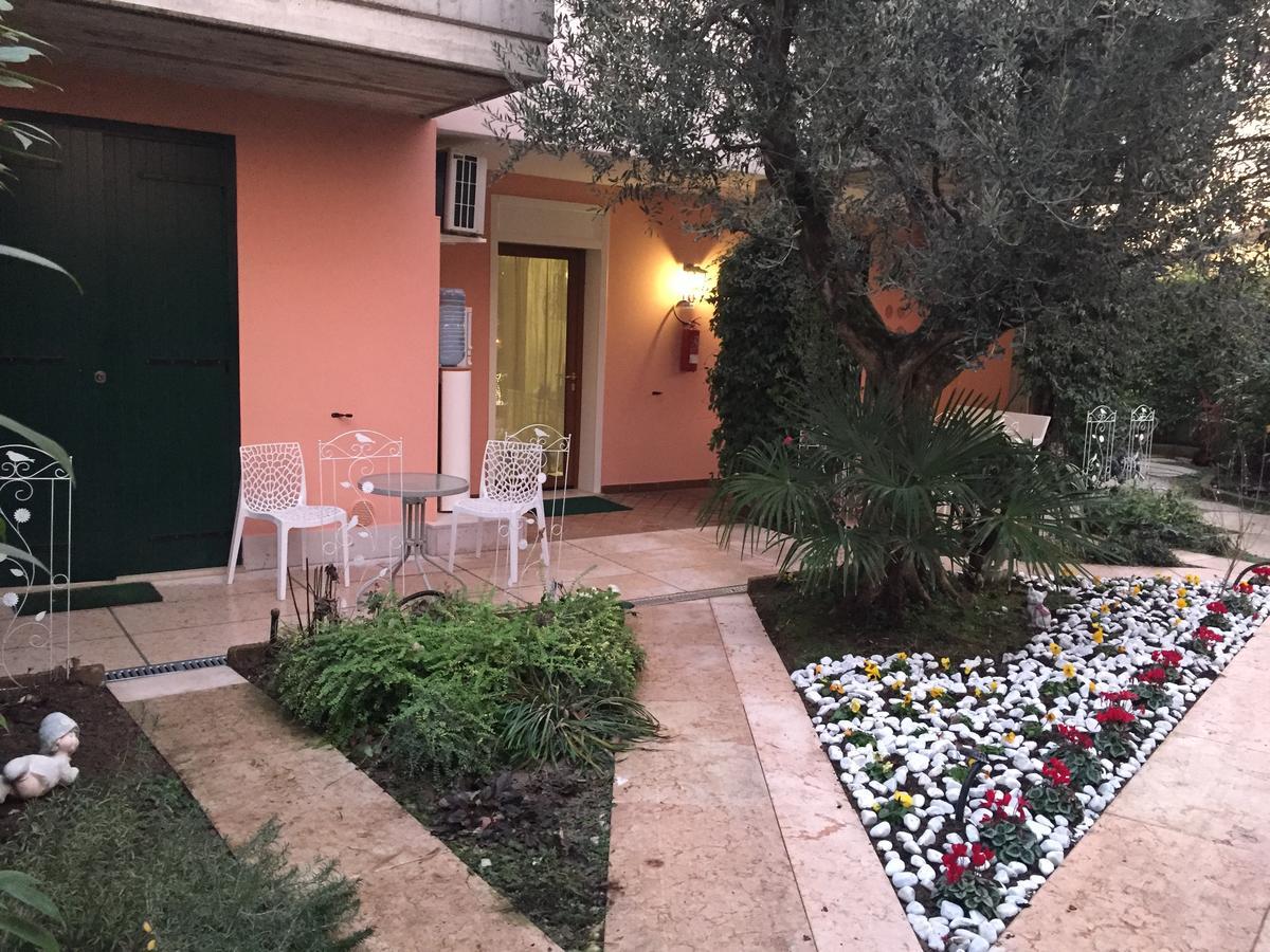 B&B Garda 4U Десенцано дел Гарда Екстериор снимка
