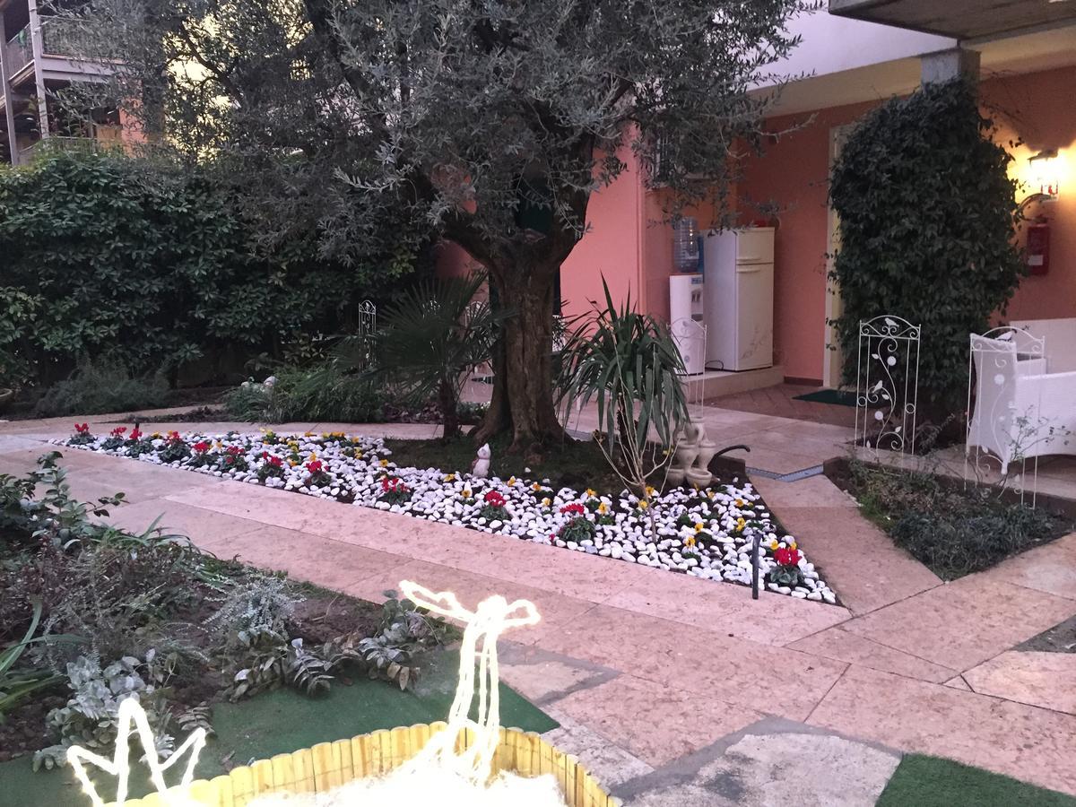 B&B Garda 4U Десенцано дел Гарда Екстериор снимка